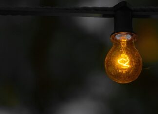 Czym Zasłonić Żarówkę? Czym Zasłonić Żarówkę?
